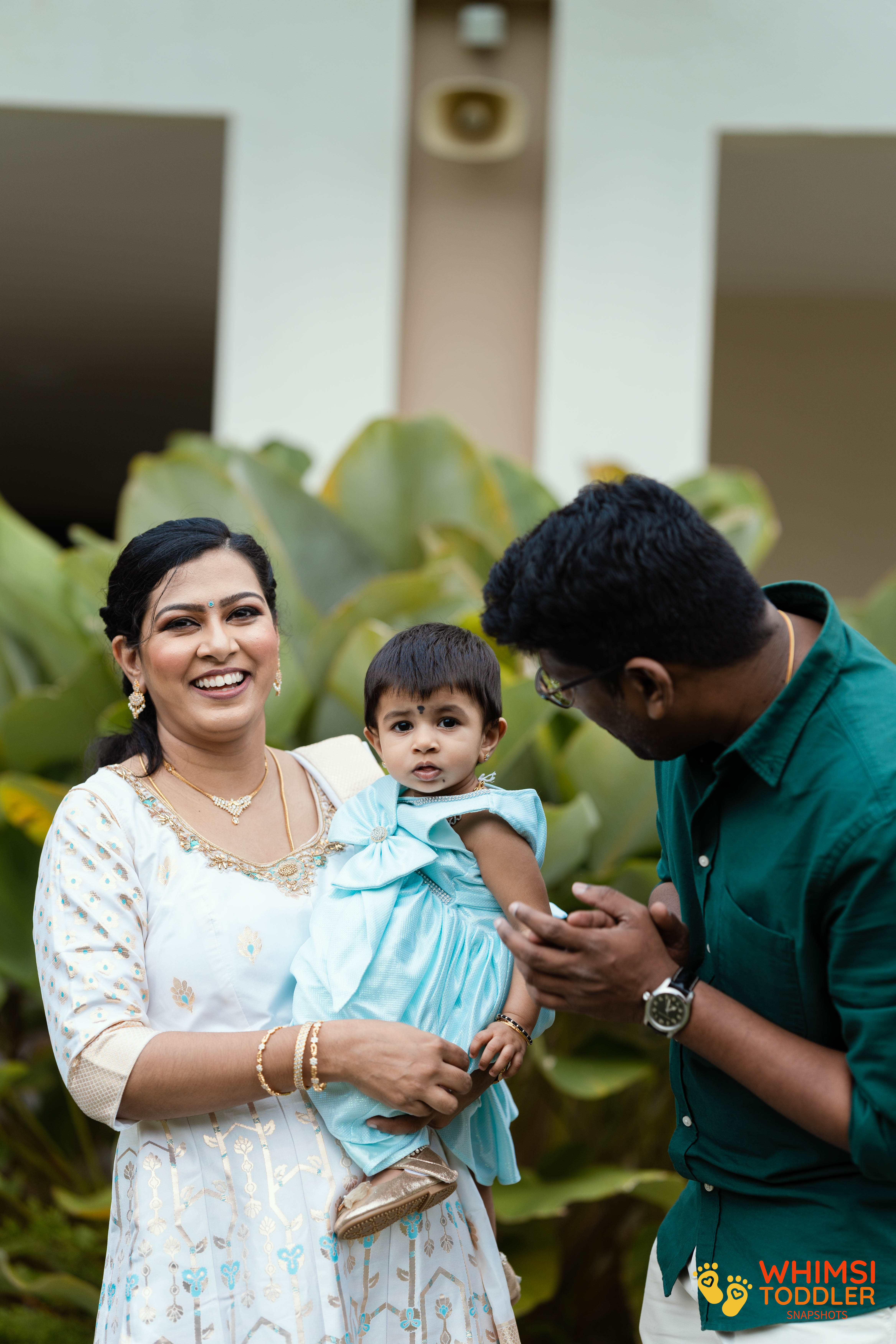 Family photographer candid